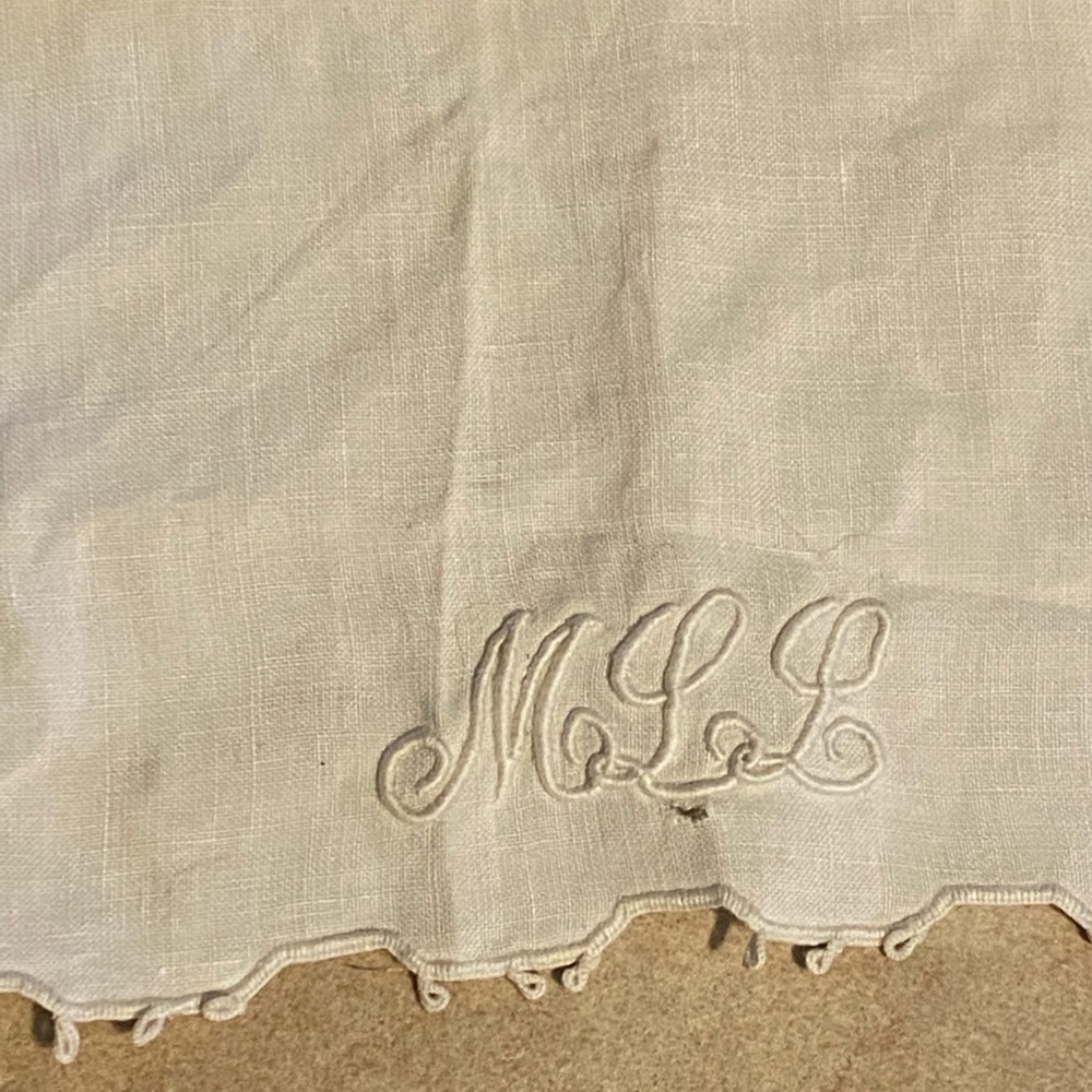 Vintage Hand Embroidered Pulled Thread Cotton Table Center Cloth 10x14